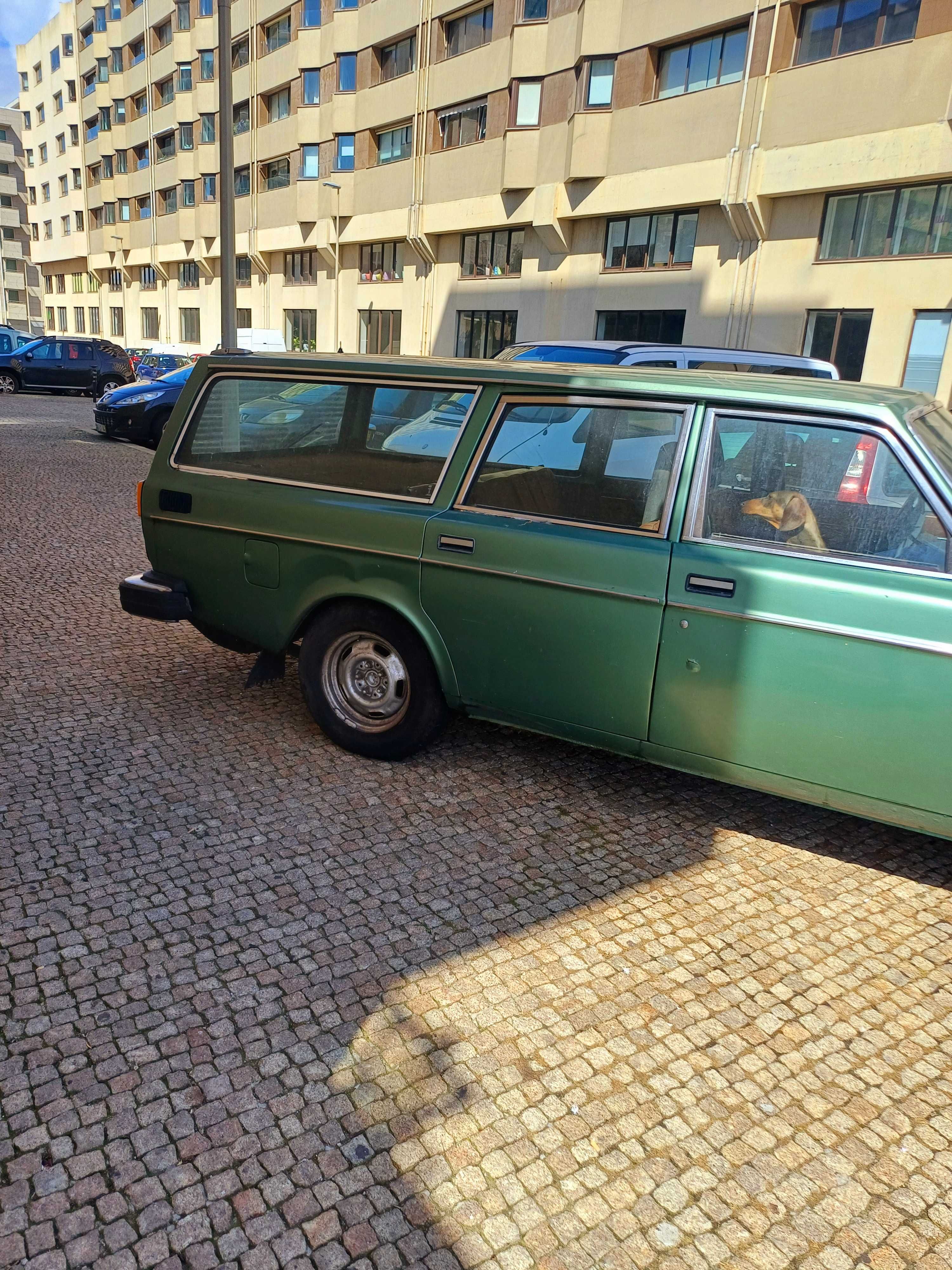 Volvo 245 Station Wagon 1976