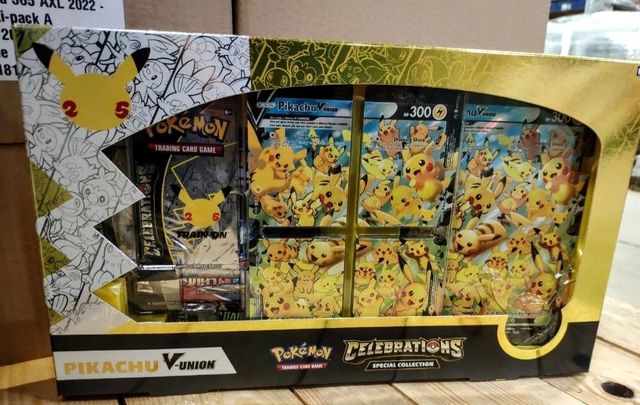 Продам Pokémon TCG:Celebrations Special Collection Box Pikachu V-Union