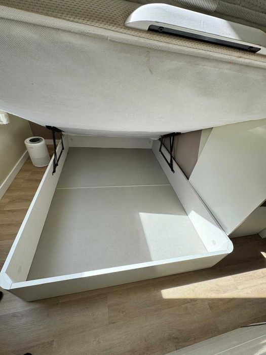 Cama com arrumaçāo 140×190cm