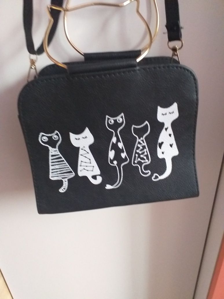 Nowa torebka czarna na pasku w koty
