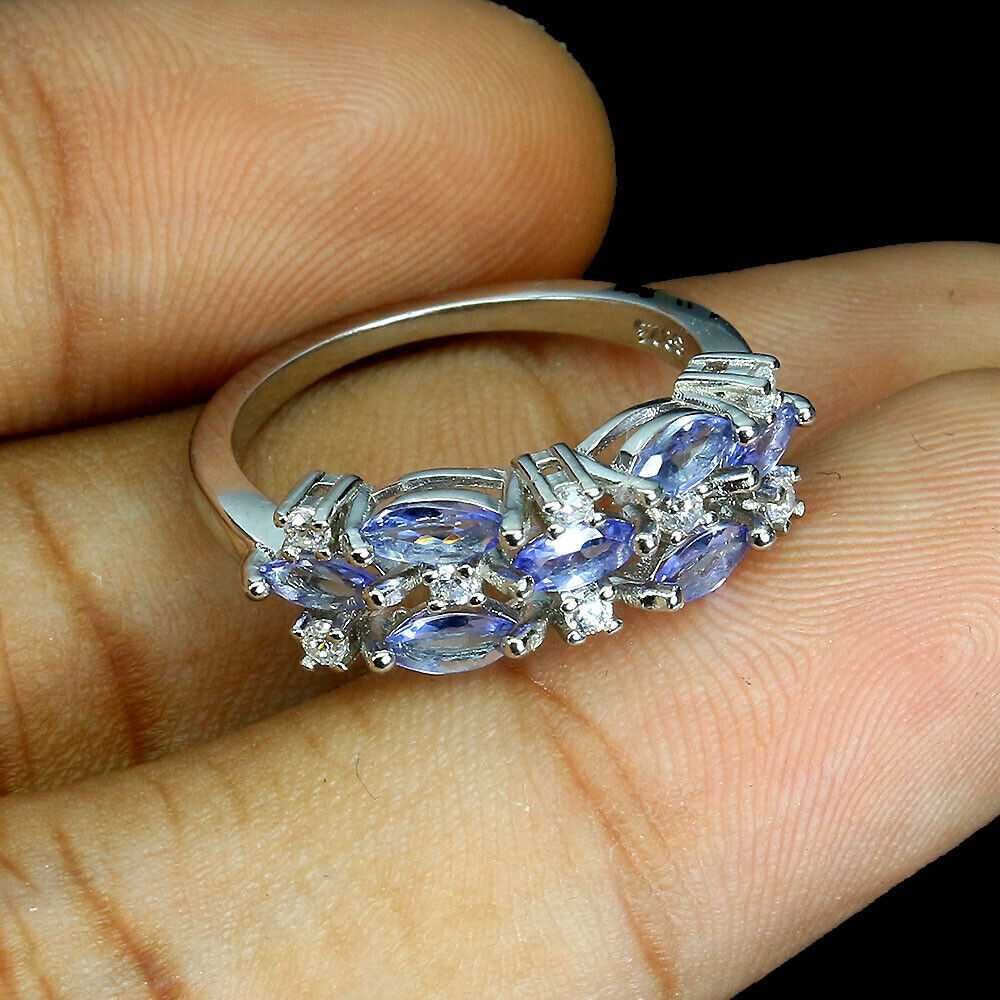 Серебряное  кольцо с натуральным танзанитом 5x2,5 мм.Размер 17,18