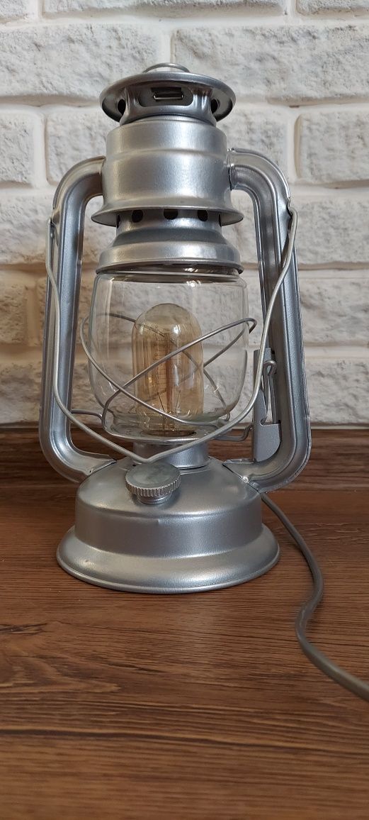 Przepiękna dekoracyjna elektryczna lampa naftowa