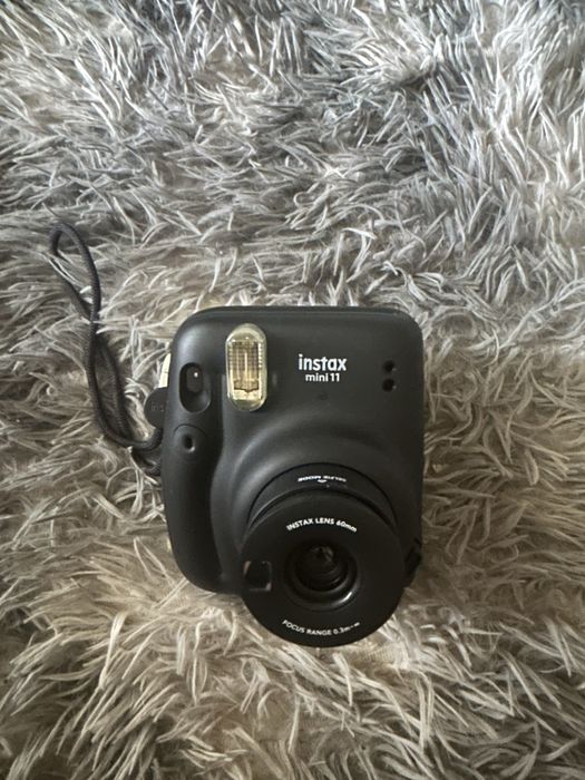 Câmera Instax Mini 11 + Recargas – Como Nova