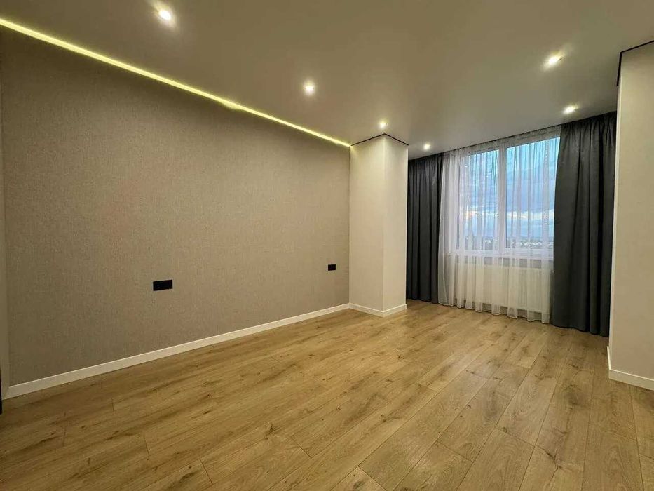 Шикарна двійка з кухнею-студією поблизу центру