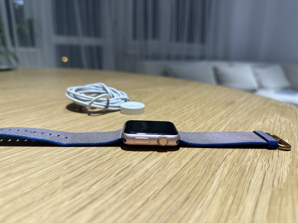 Apple Watch 7000 42 mm uszkodzony