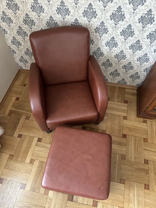 Skórzany fotel z podnóżkiem Almi Decor - odbiór osobisty