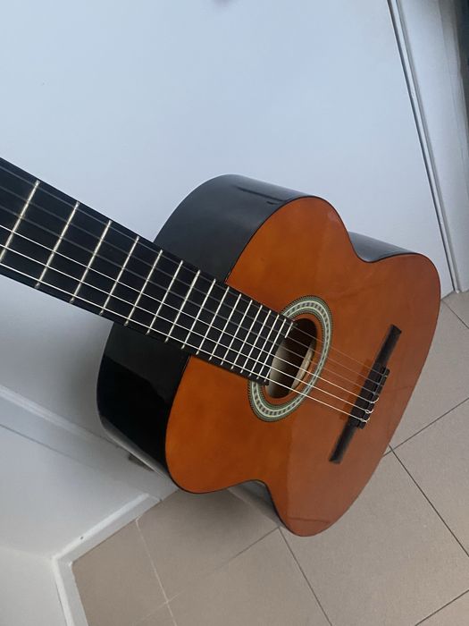 Guitarra Clássica como nova