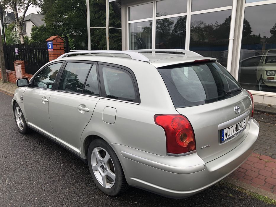 Toyota Avensis lekko uszkodzona