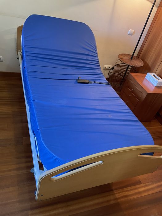 Cama articulada electrica c/ comando e colchão