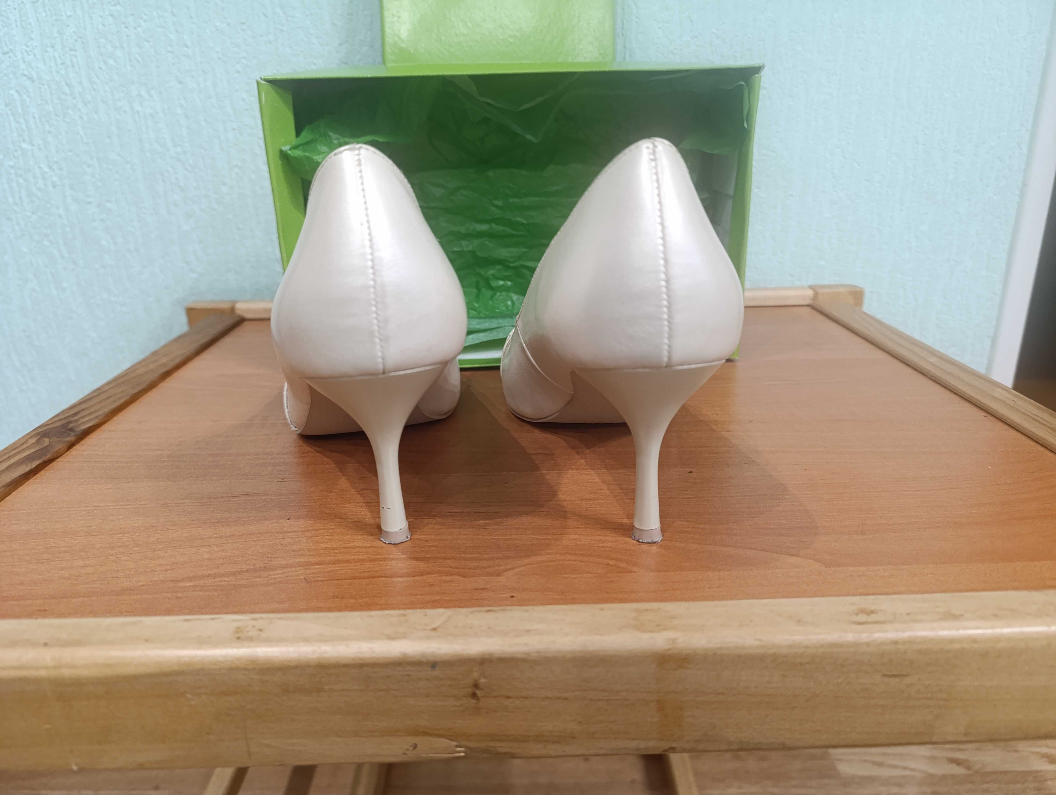 Туфлі жіночі BLOSSEM, розмір 7 (37), каблук 7см, відмінний стан