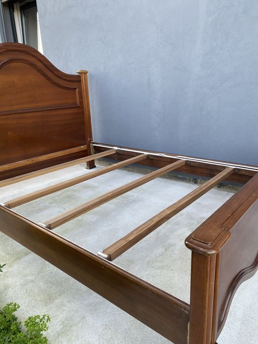 Estrutura de cama de madeira