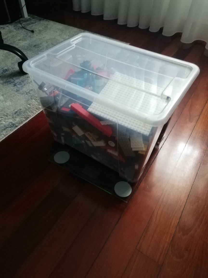 2 caixa com legos