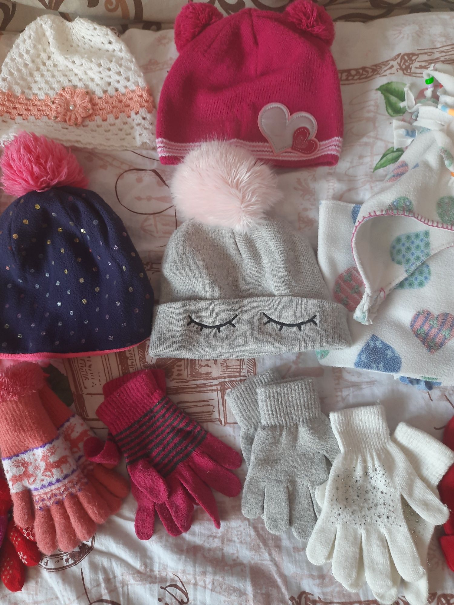 Детские шапки с перчатками 48-50 на зиму и весну