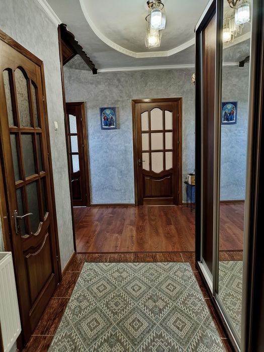 Продається двоповерховий будинок у місті васильків