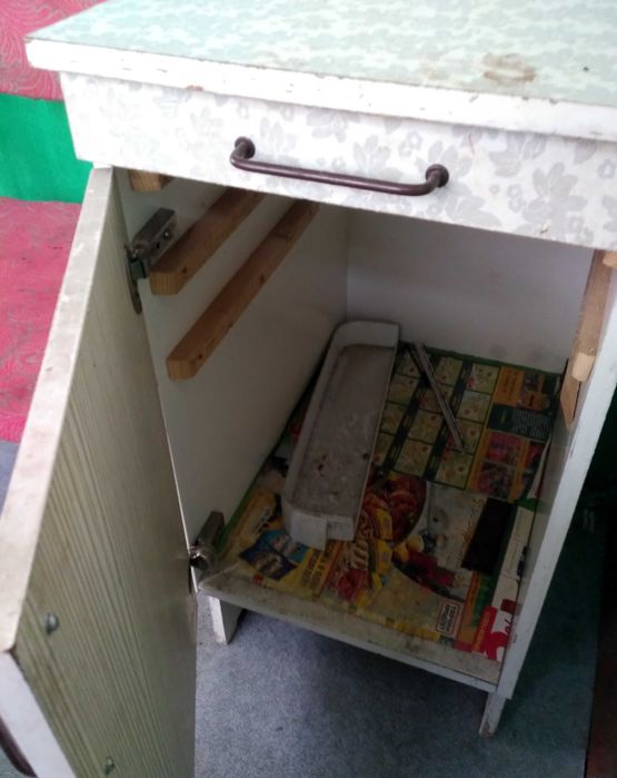 Мебель для кухни: стол, стул, тумба