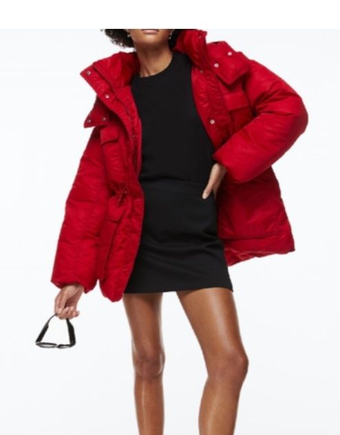 Трендова червона куртка H&M