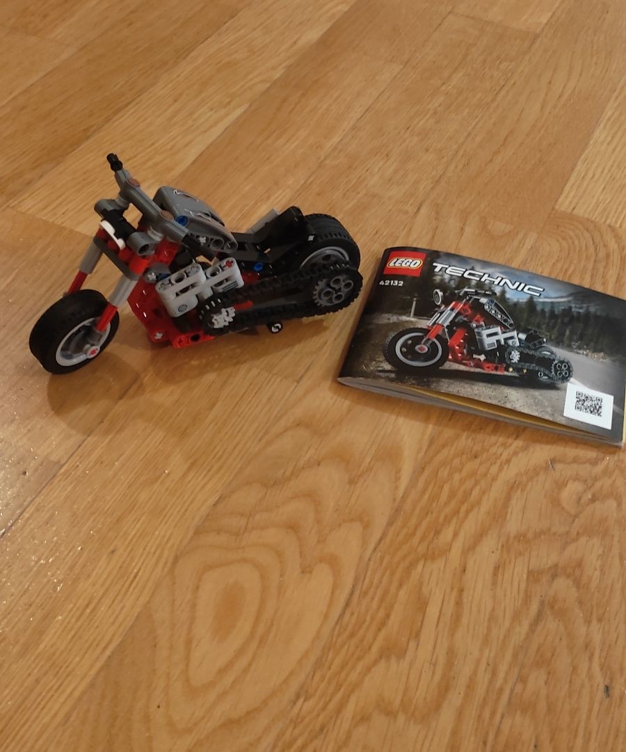 LEGO technic motocykl 42132