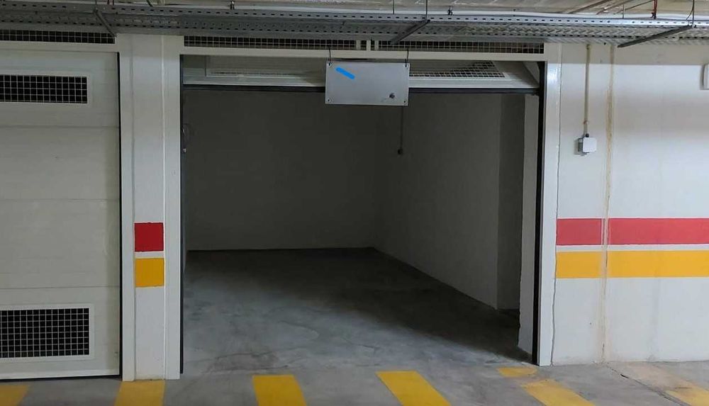 Garagem/ Box à venda na Avenida Dom Vicente Afonso Valente