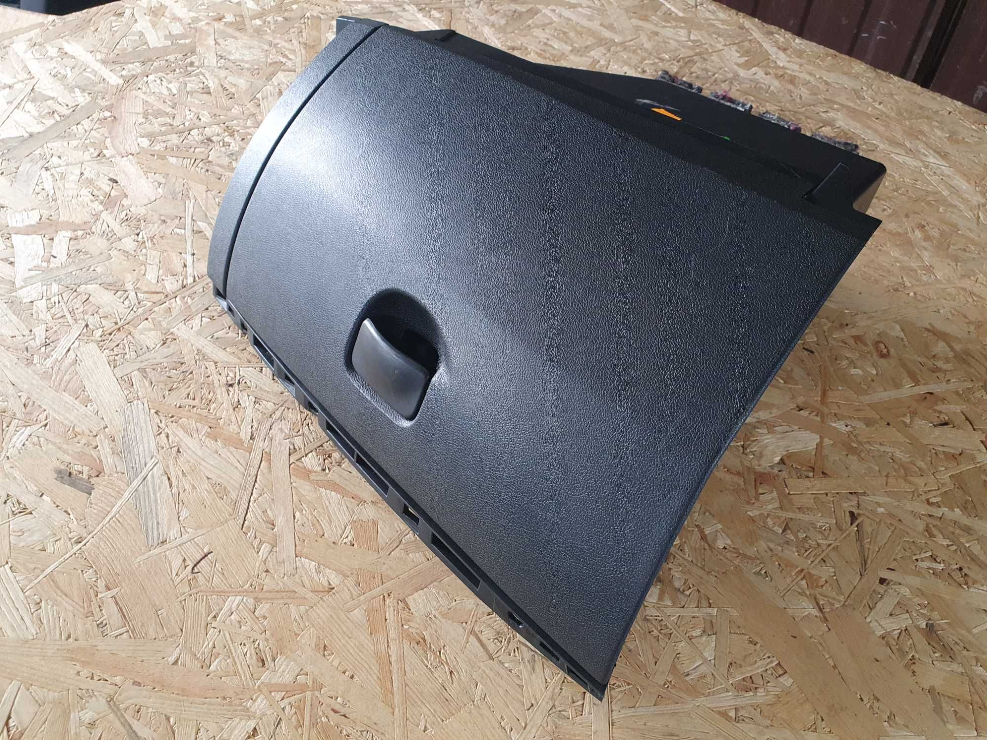 Schowek pasażera prawy Renault Clio 3 III europa sprawny