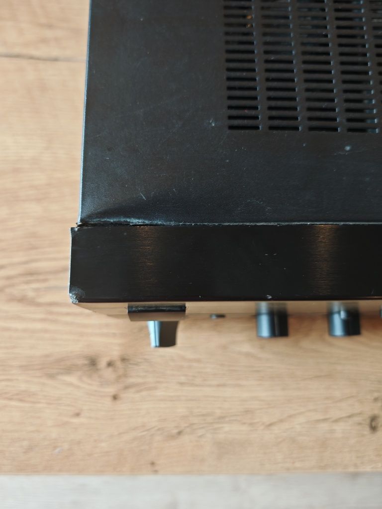 Amplituner Onkyo Integra A8670