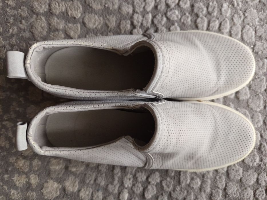 Szare buty na koturnie 39