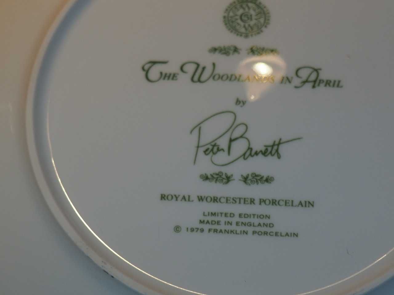 Porcelana Royal Worchester, " April" proj. Peter Barrett 1979