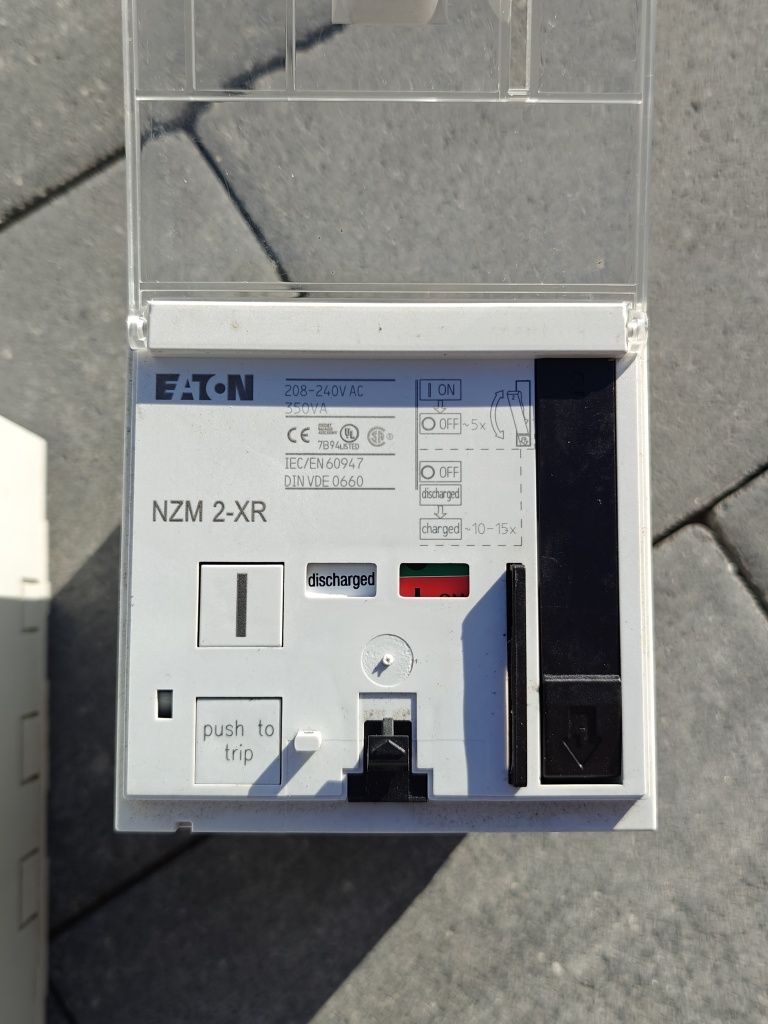 Napędy do wyłączników/ wyłącznika EATON - NZM 4-XR oraz  NZM 2-XR