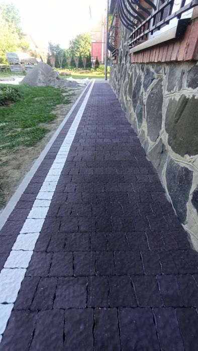 Вкладання та продаж бруківки. Бруківка