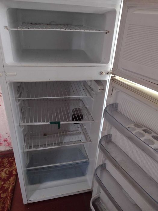Холодильник працюючий
