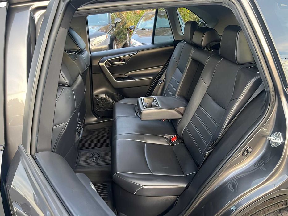 Toyota RAV4      2021
