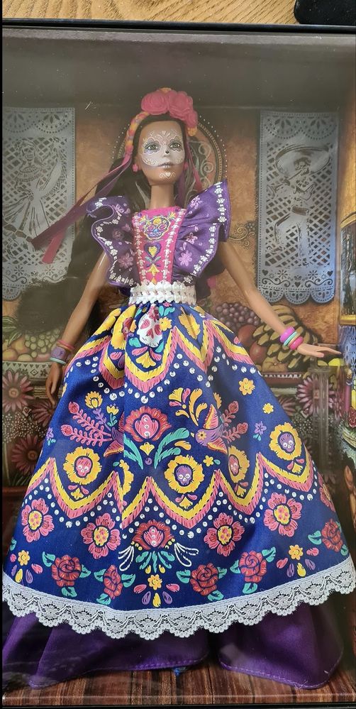 Barbie 2022 Día De Muertos Lalka w tradycyjnej falbaniastej sukience