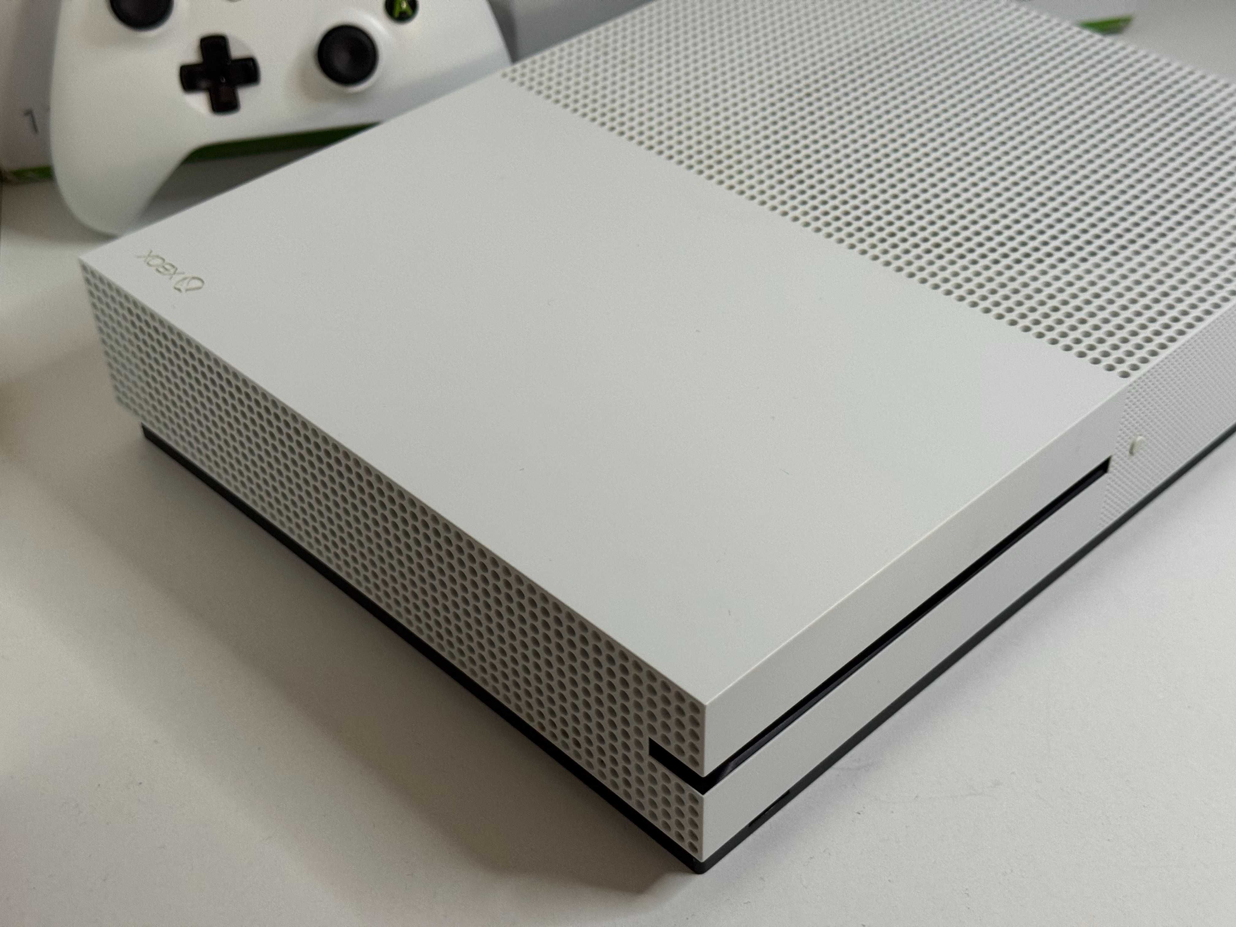 Konsola XBOX ONE S 1TB z Padem Napędem i Pudłem Super Stan