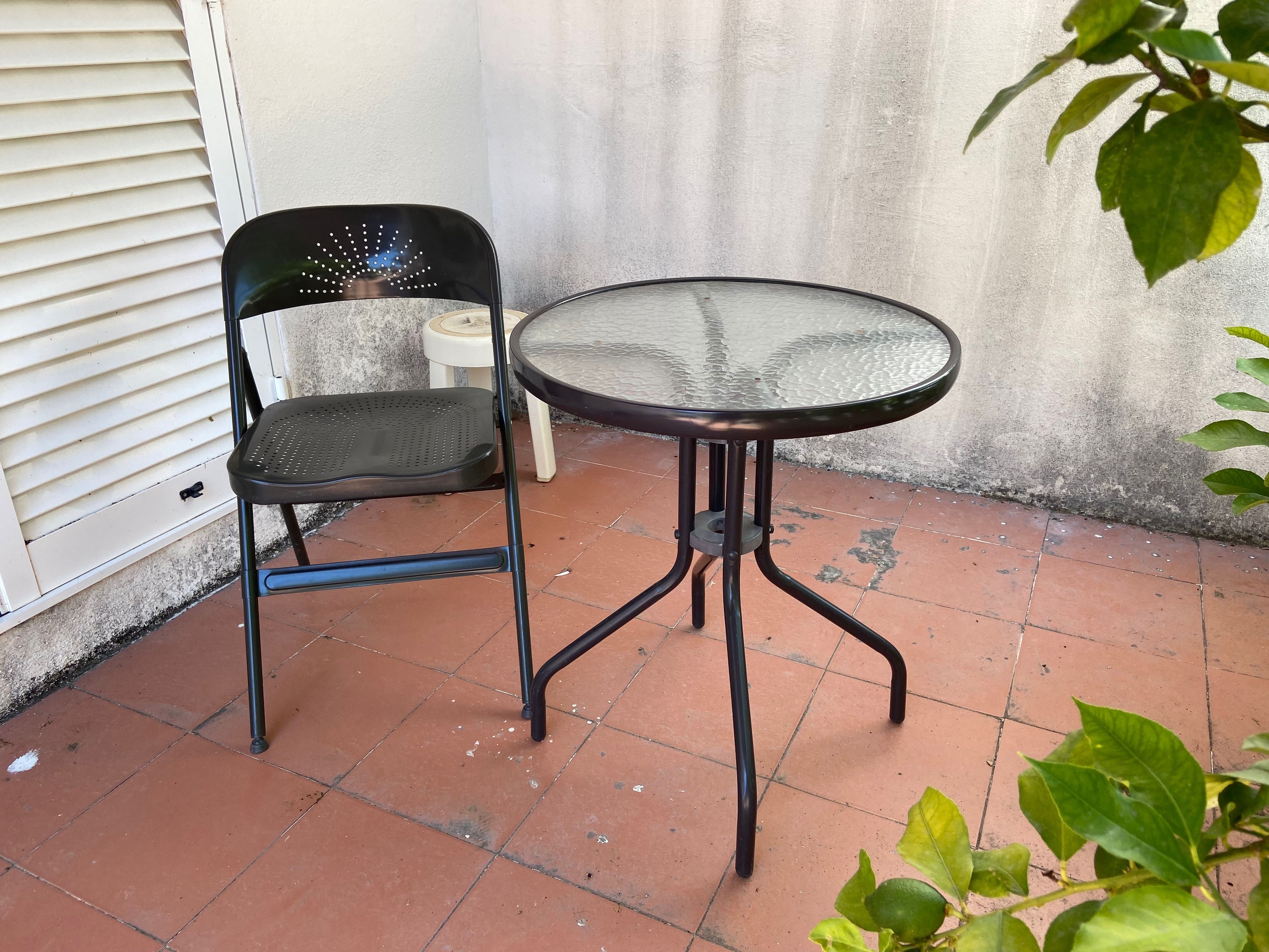 Cadeira Ikea e mesa redonda - disponível até 4 agosto