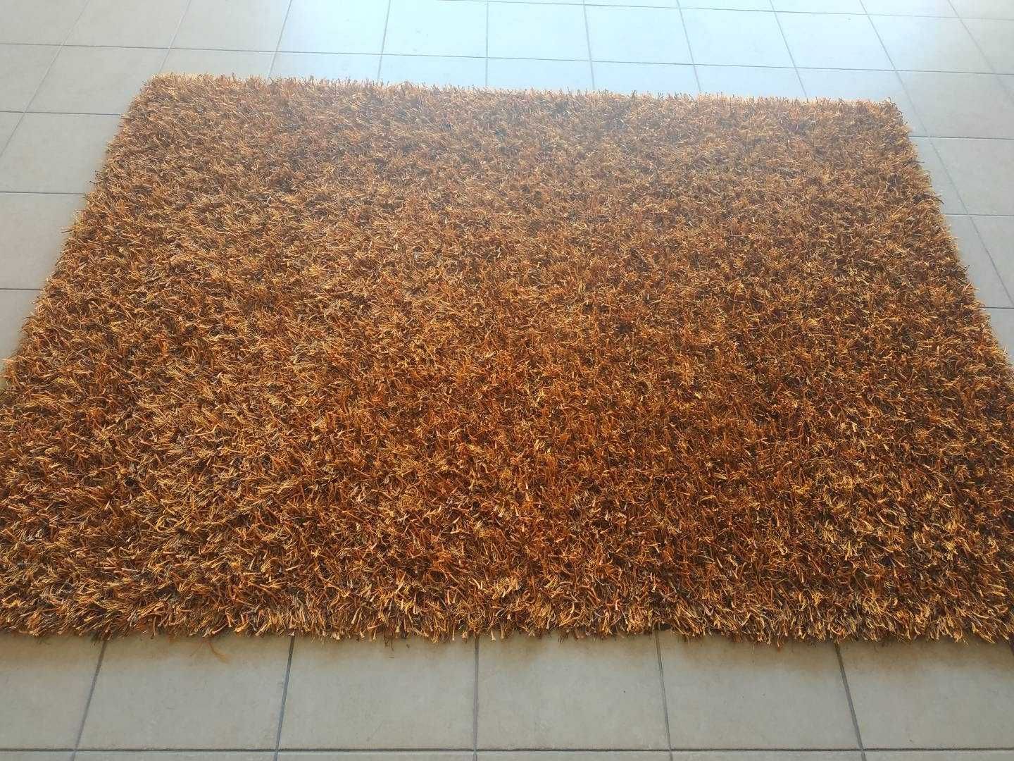 Carpete de sala laranja