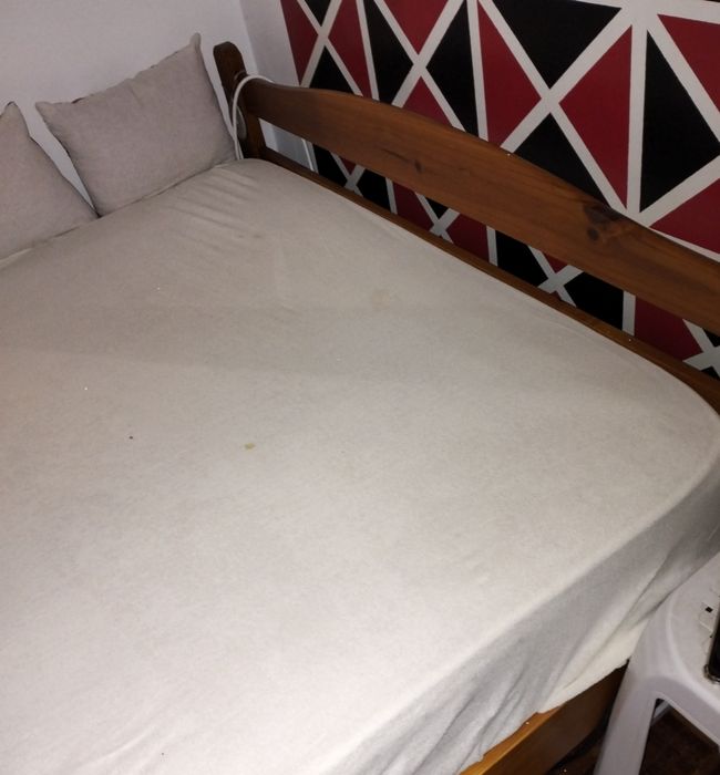 Cama madeira+colchão+ estrado