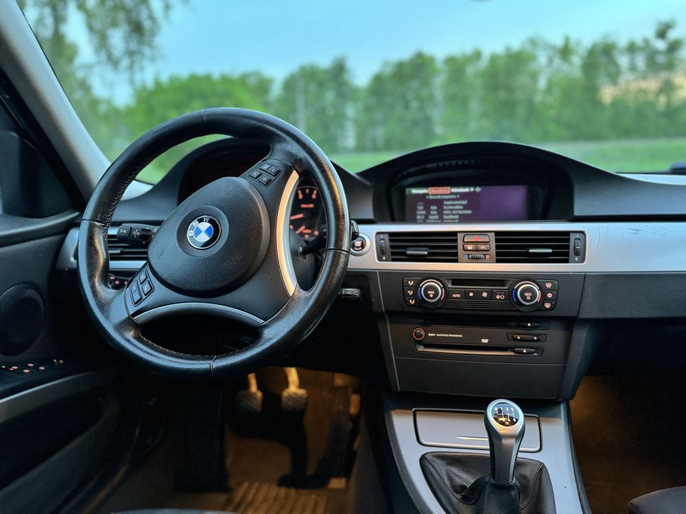 Продам BMW 3 series E90