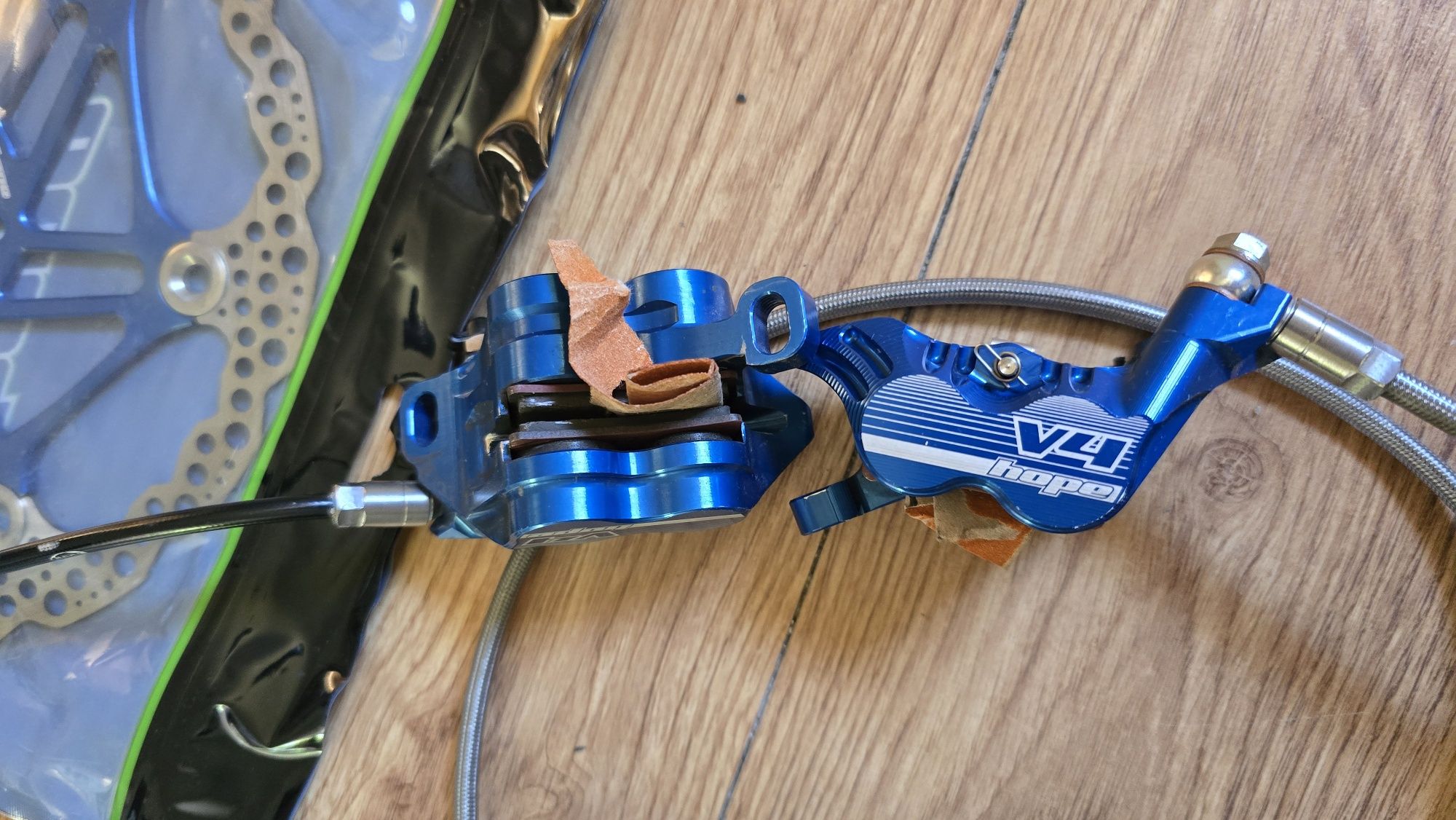 Hamulce Hope Tech 3 v4 niebieskie + klocki + tarcza 203mm