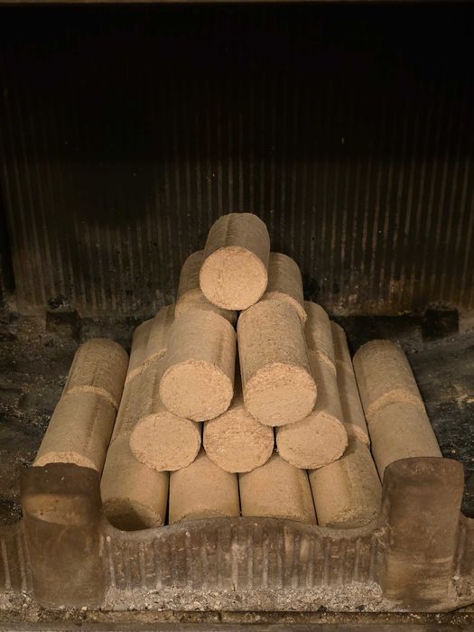Brykiet dębowy luzem Big-Bag 1000kg – bez worków, 800 zł/t