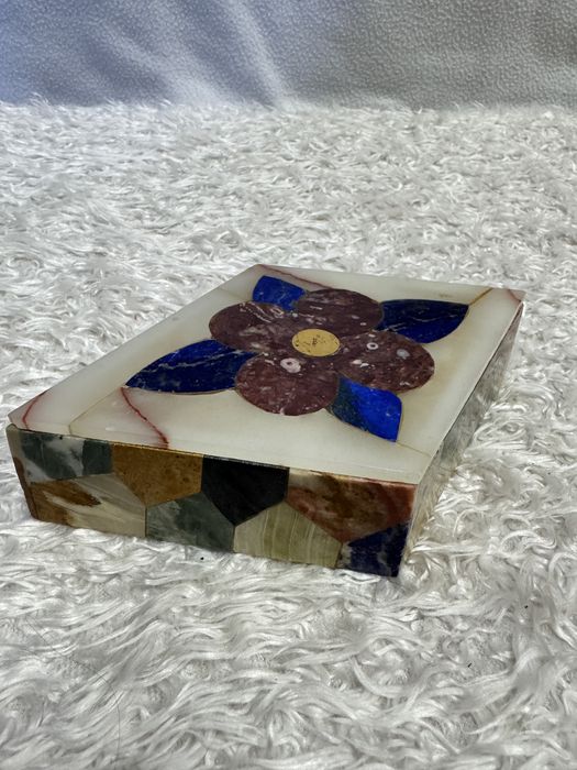 Szkatułka z kamieni Vintage