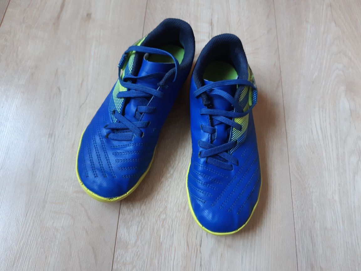 Buty sportowe do piłki nożnej Korki r. 32 KIPSTA Decathlon- na rzep