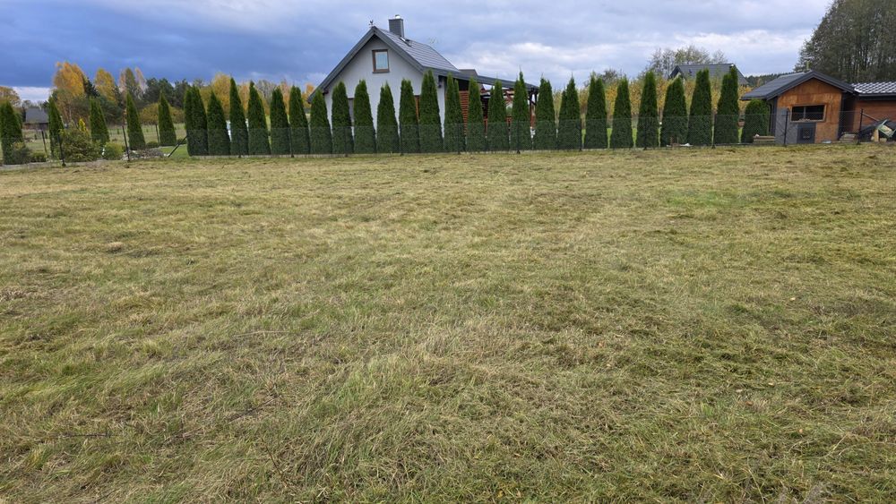 Duża działka nad jeziorem z linią brzegową