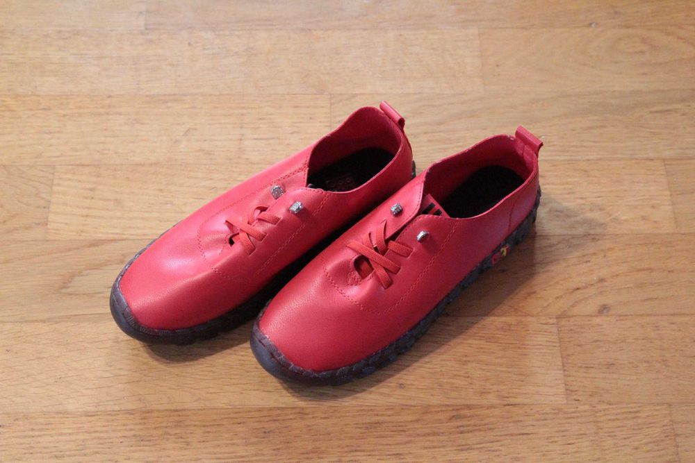 czerwone buty do chodzenia damskie wsuwane roz 39