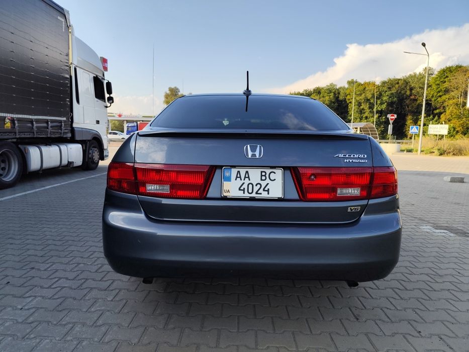 Продам Хонда аккорд гибрид