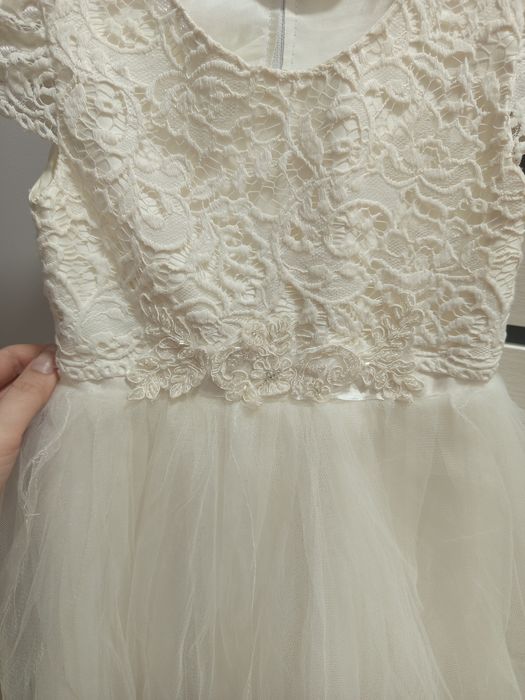 Сукня біла, святкова, сніжинка на дівчинку