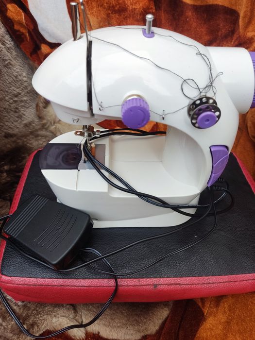 Мини швейная машинка