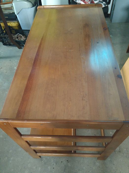 Secretária em madeira maciça com estante