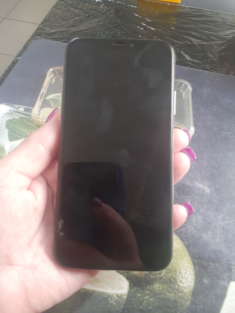 Продам IPHONE xs