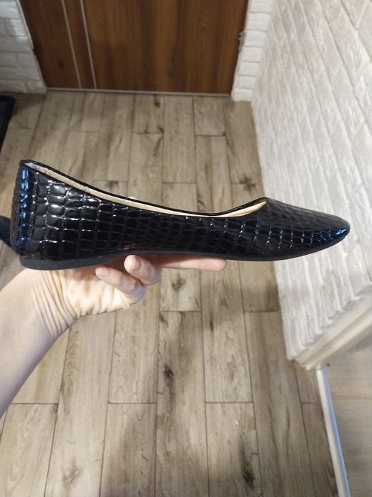 Czarne lakierowane baleriny 37