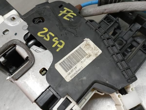 Fechadura / fecho porta frente esquerdo MERCEDES-BENZ Classe A (W176)