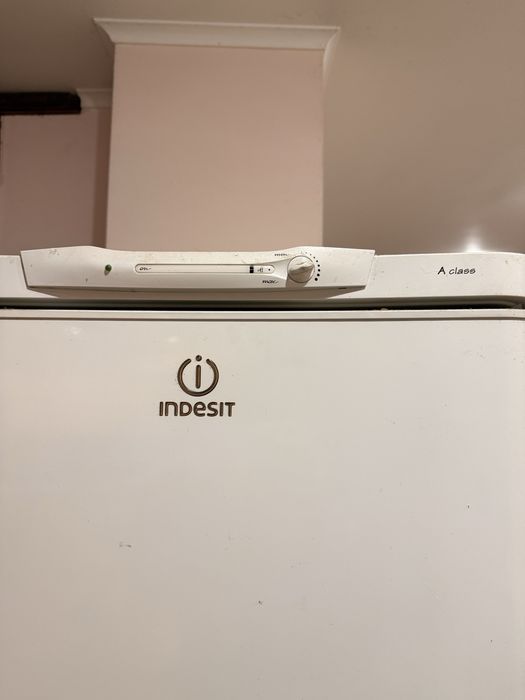 Холодильник Indesit